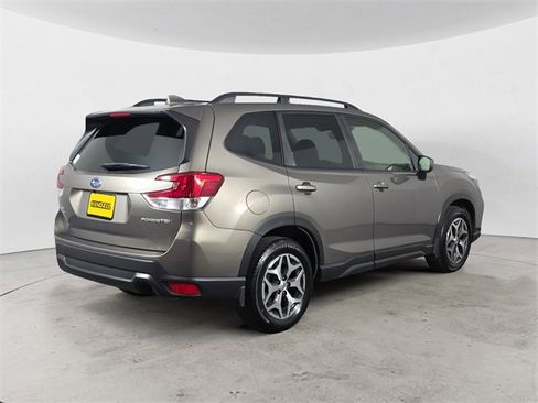 Used 2021 Subaru Forester Premium image 5