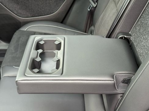 Used 2022 Volvo XC40 T5 R-Design w/ Advanced Package image 33