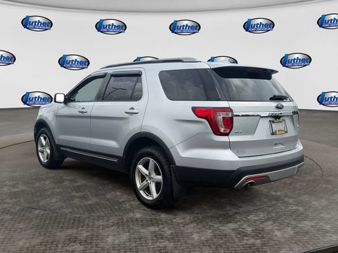 Used 2017 Ford Explorer XLT w/ Equipment Group 202A AWD/4WD image 3