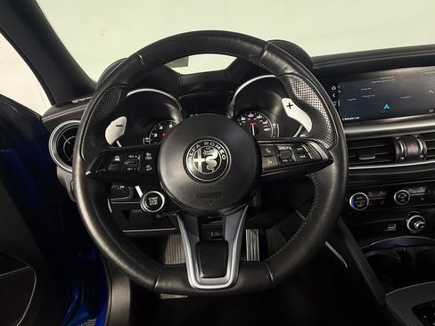 Used 2023 Alfa Romeo Stelvio Veloce AWD/4WD image 17