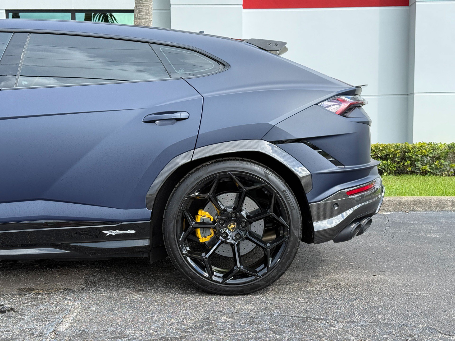 Used 2024 Lamborghini Urus Performante AWD/4WD image 13