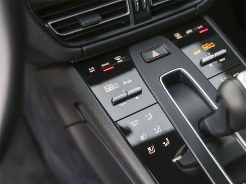 Used 2025 Porsche Macan image 24