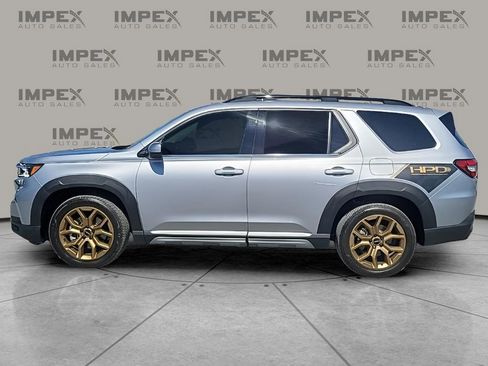 Used 2024 Honda Pilot Touring image 2