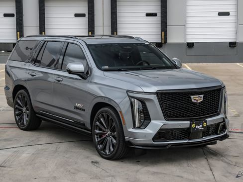 Used 2025 Cadillac Escalade V w/ LPO, Floor Liner Package AWD/4WD image 22