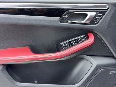 Used 2022 Porsche Macan S image 38
