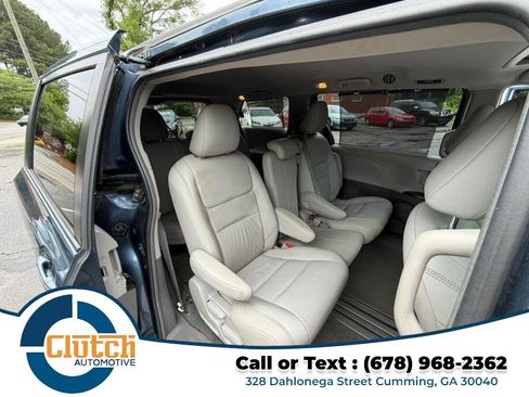 Used 2017 Toyota Sienna XLE w/ XLE Navigation Package FWD image 18