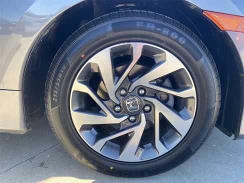 Used 2018 Honda Civic EX image 7