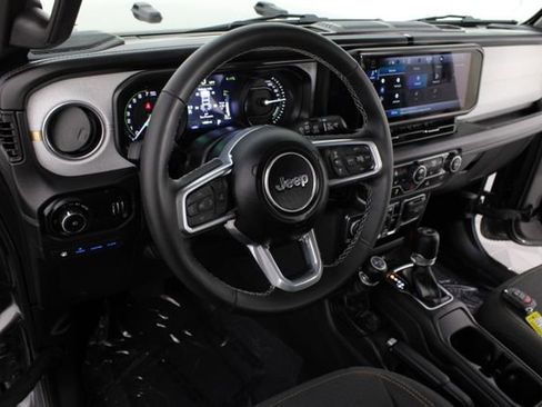 Used 2025 Jeep Wrangler Unlimited Sahara AWD/4WD image 8
