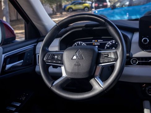 Used 2024 Mitsubishi Outlander SEL image 16