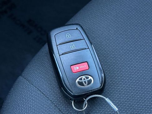 Used 2025 Toyota Corolla Cross LE image 22