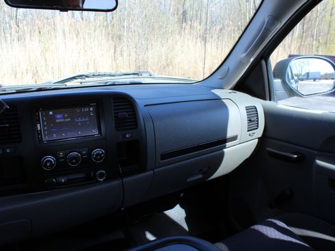 Used 2010 Chevrolet Silverado 1500 W/T AWD/4WD image 21