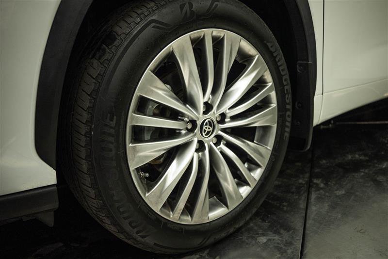 Used 2023 Toyota Highlander Platinum AWD/4WD image 3