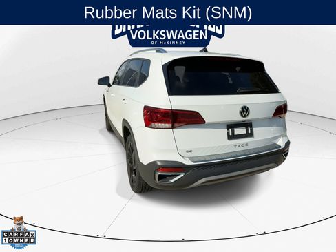 Used 2023 Volkswagen Taos SE w/ Panoramic Sunroof Package FWD image 7