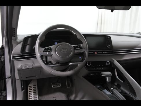 Certified 2025 Hyundai Elantra Sport FWD image 6