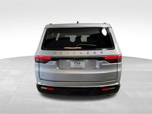 Used 2024 Jeep Wagoneer Series III w/ Flexible Seating Group AWD/4WD image 8