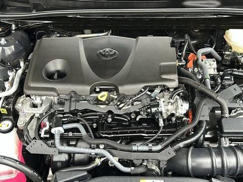 Used 2025 Toyota Camry LE image 32