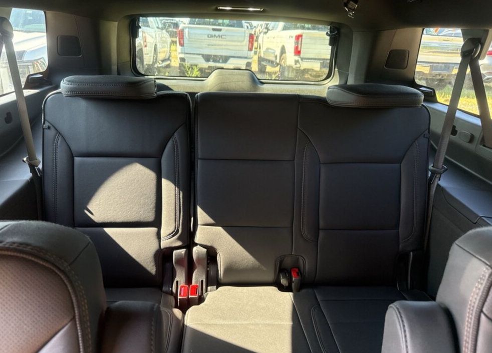 Used 2025 Chevrolet Suburban High Country AWD/4WD image 11