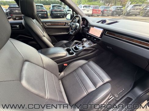 Used 2022 Porsche Cayenne GTS AWD/4WD image 36