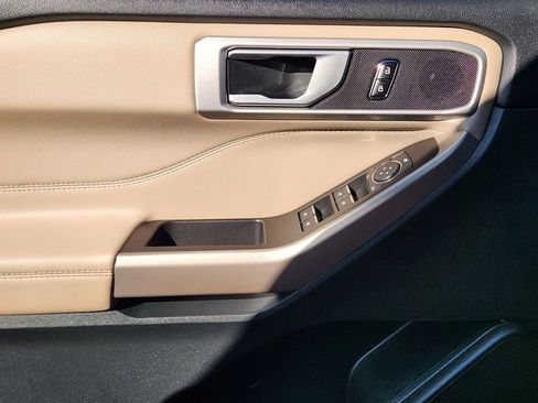 Used 2023 Ford Explorer XLT image 24