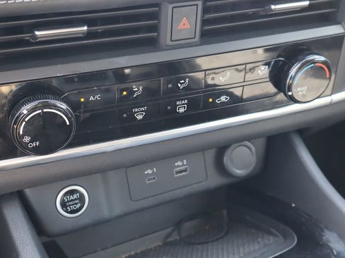 Used 2021 Nissan Rogue S FWD image 23