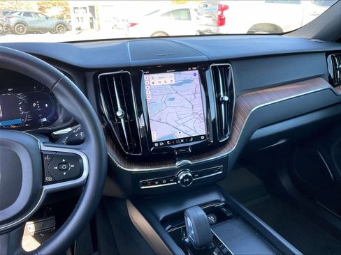 Used 2022 Volvo XC60 B5 Momentum w/ Climate Package AWD/4WD image 18