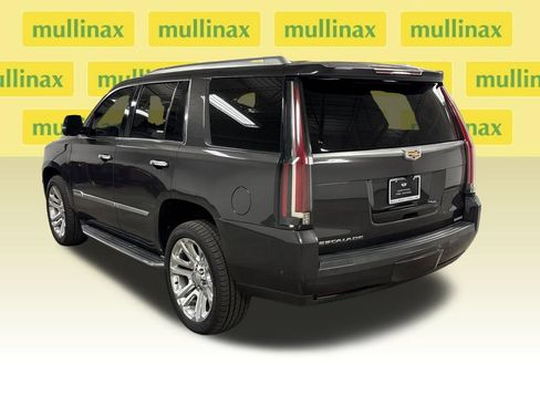 Used 2018 Cadillac Escalade Premium Luxury RWD image 17
