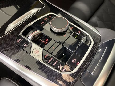 Used 2026 BMW X7 xDrive40i w/ M Sport Package image 19