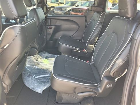 New 2026 Chrysler Pacifica Limited w/ Trailer Tow Group image 5