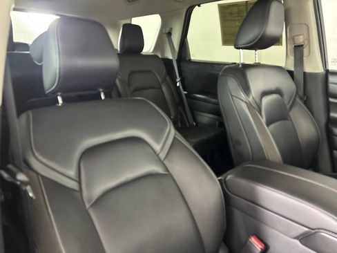 Used 2024 Nissan Pathfinder SL w/ SL Premium Package FWD image 35