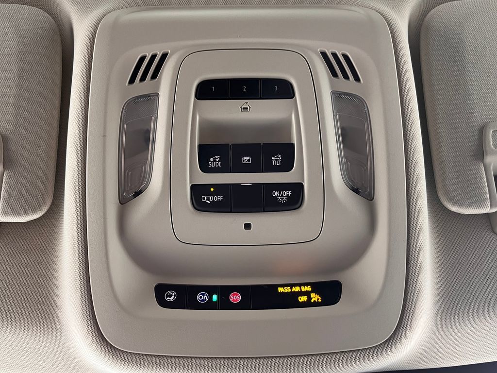 Used 2021 Buick Envision Avenir w/ Technology Package II AWD/4WD image 9