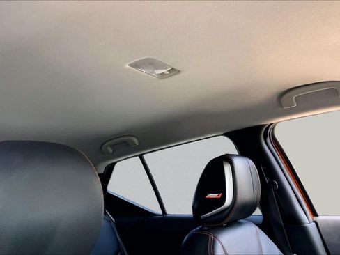 Used 2019 Nissan Kicks SR w/ SR Premium Package FWD image 14