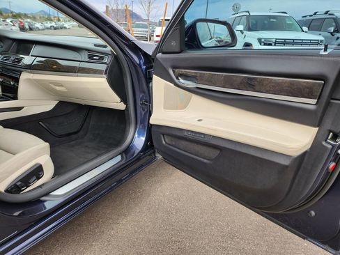 Used 2013 BMW 750Li image 25