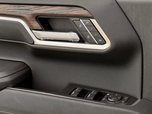 New 2026 GMC Sierra 1500 SLT image 18