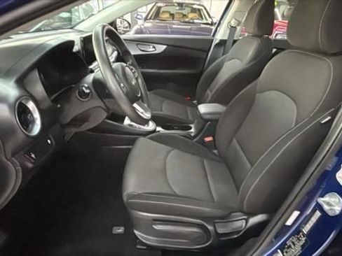 Used 2023 Kia Forte LXS FWD image 5