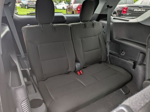 Used 2022 Ford Explorer XLT image 34
