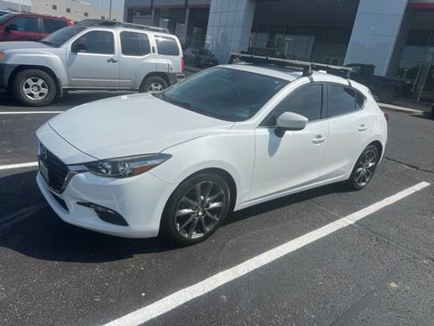 Used 2018 MAZDA MAZDA3 Touring FWD image 2