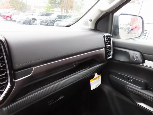 New 2025 Ford Ranger Lariat w/ FX4 Off-Road Package image 11