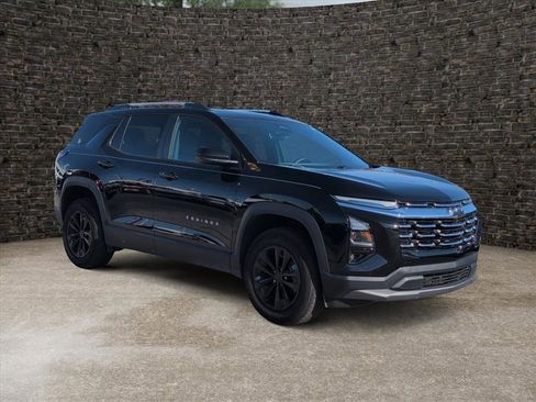 Used 2025 Chevrolet Equinox LT w/ Convenience Package II image 2