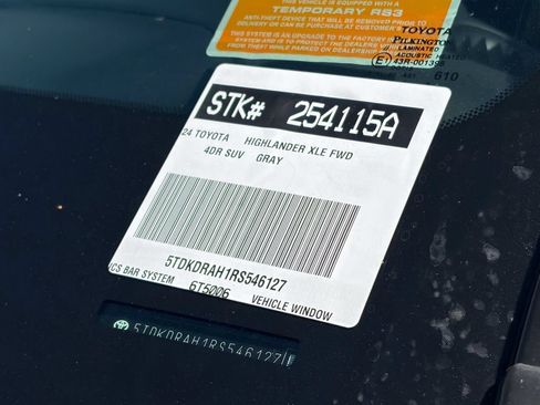 Used 2024 Toyota Highlander XLE FWD image 14