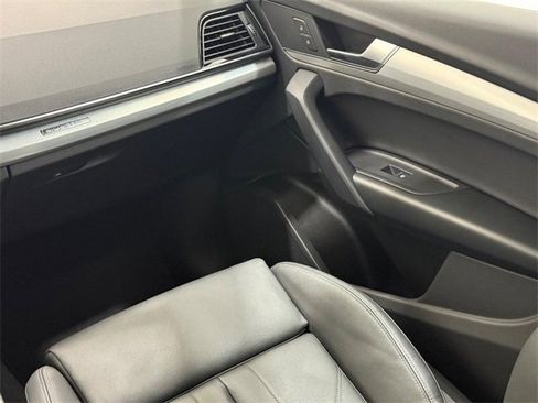 Certified 2025 Audi Q5 2.0T Premium image 14