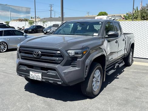 Used 2025 Toyota Tacoma SR5 AWD/4WD image 2
