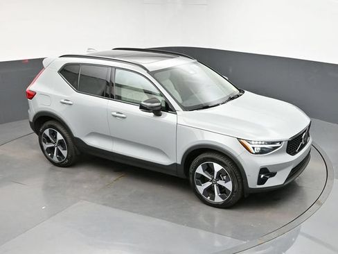 Used 2026 Volvo XC40 B5 Plus AWD/4WD image 18