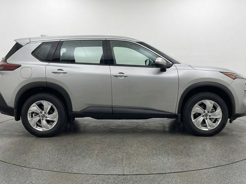 Used 2025 Nissan Rogue SV FWD image 11