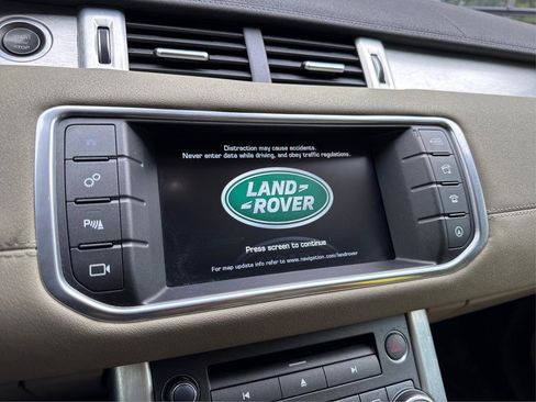 Used 2016 Land Rover Range Rover Evoque SE image 13