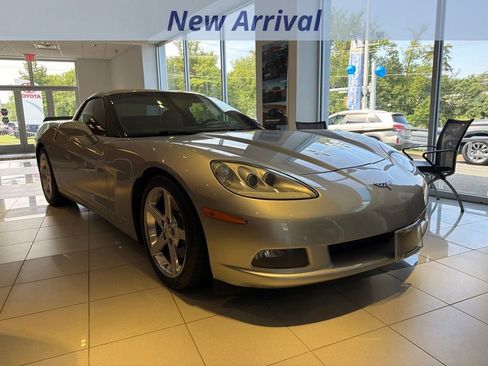 Used 2008 Chevrolet Corvette Coupe w/ Preferred Equipment Group RWD image 2