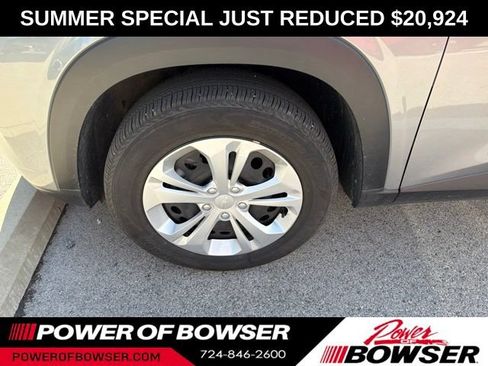 Used 2024 Chevrolet Trax LS FWD image 2