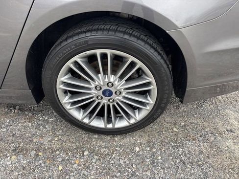 Used 2014 Ford Fusion SE w/ Equipment Group 202A image 6