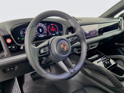 New 2026 Porsche Cayenne Coupe image 4