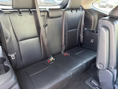 Used 2023 Toyota Highlander XLE AWD/4WD image 21