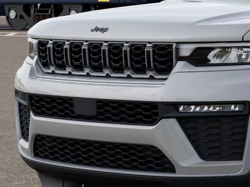 New 2026 Jeep Grand Cherokee Limited AWD/4WD image 11